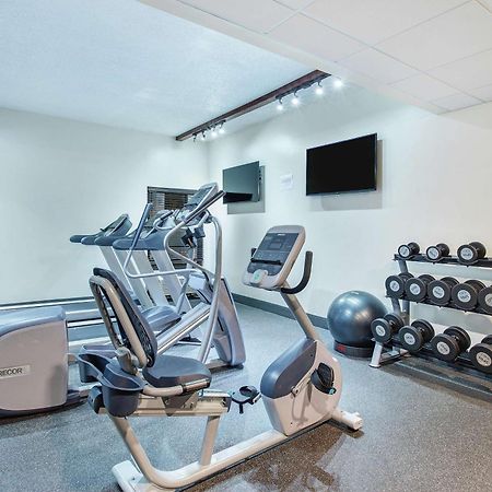 Hampton Inn Кълман Екстериор снимка