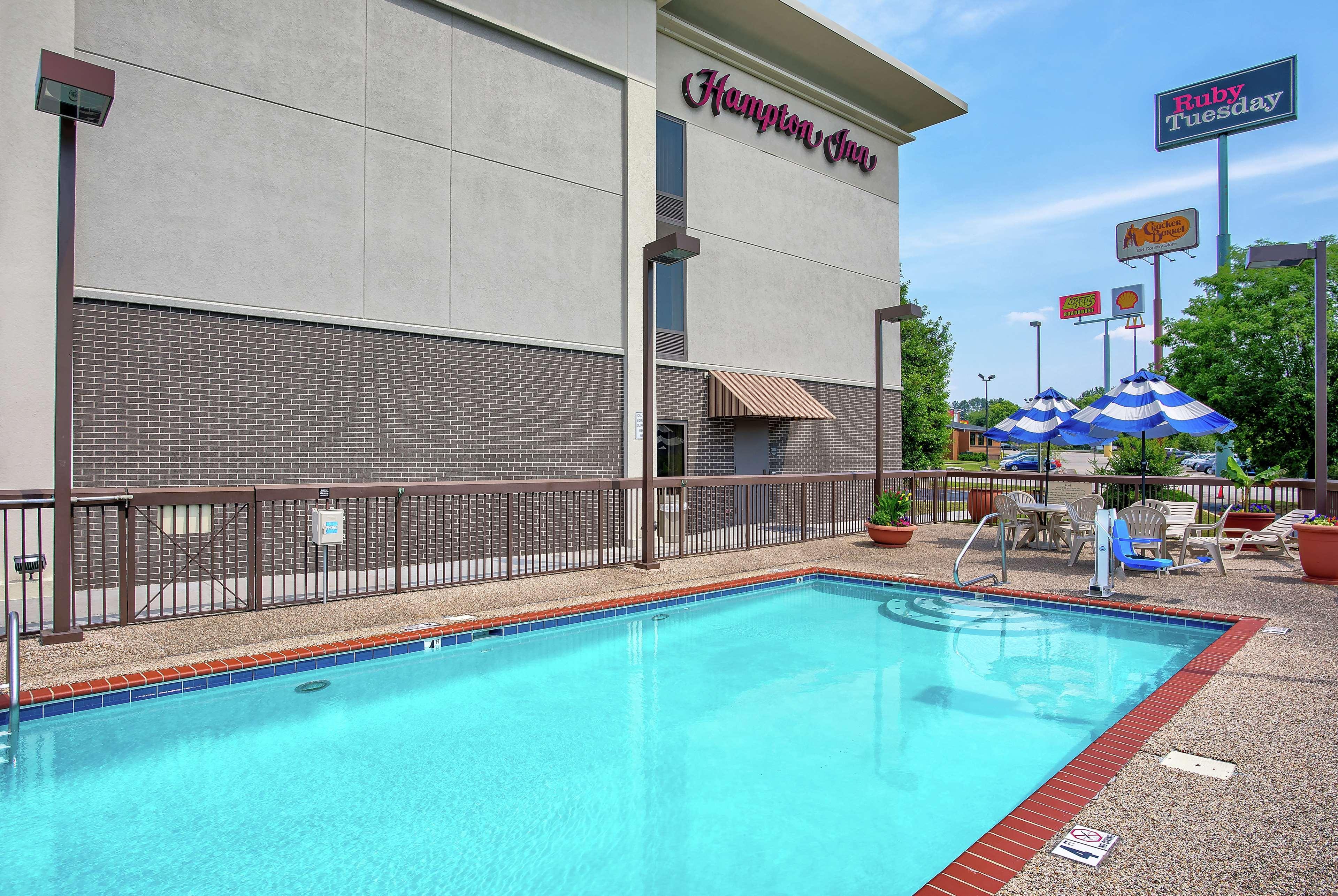 Hampton Inn Кълман Екстериор снимка