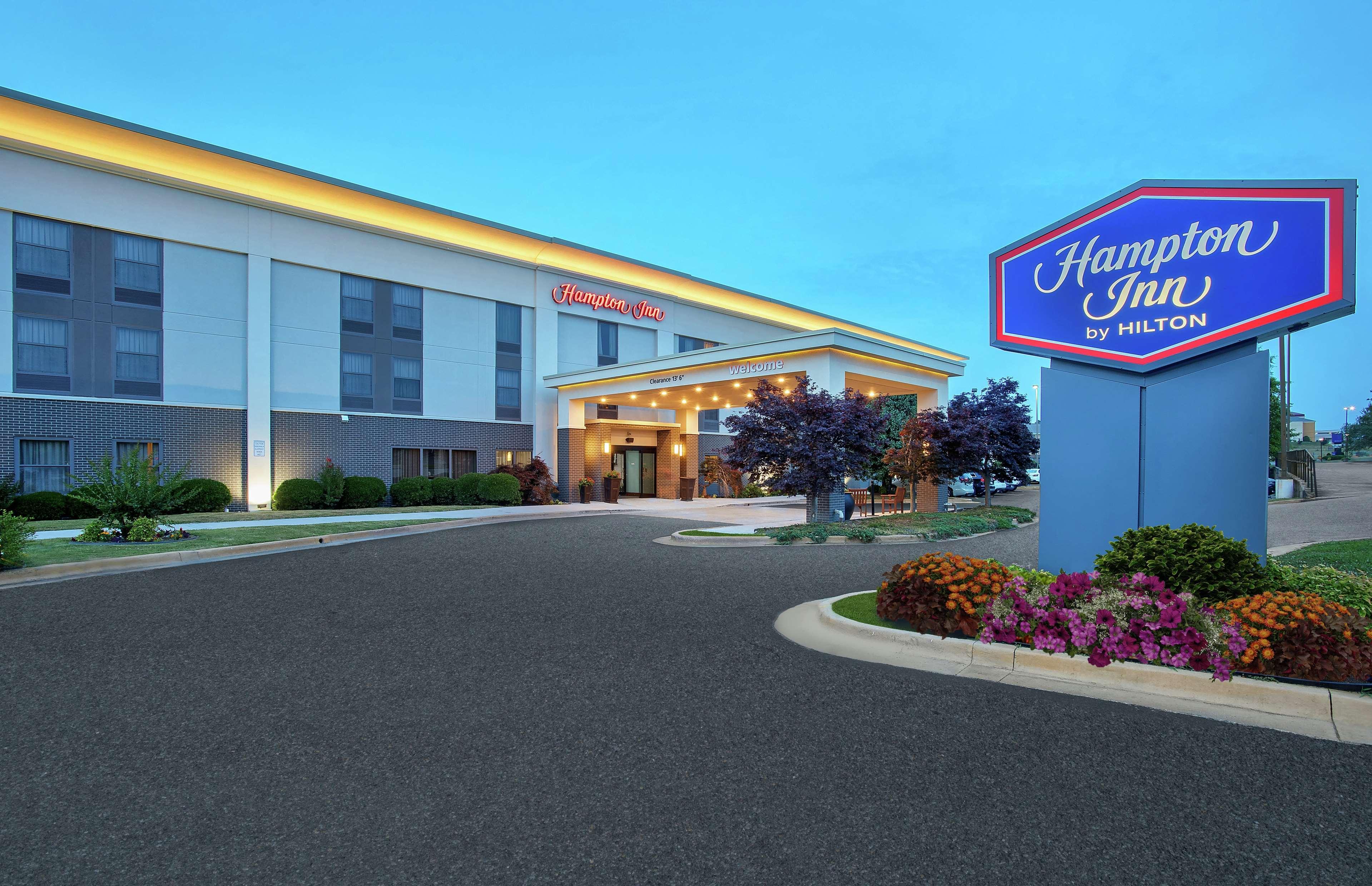 Hampton Inn Кълман Екстериор снимка