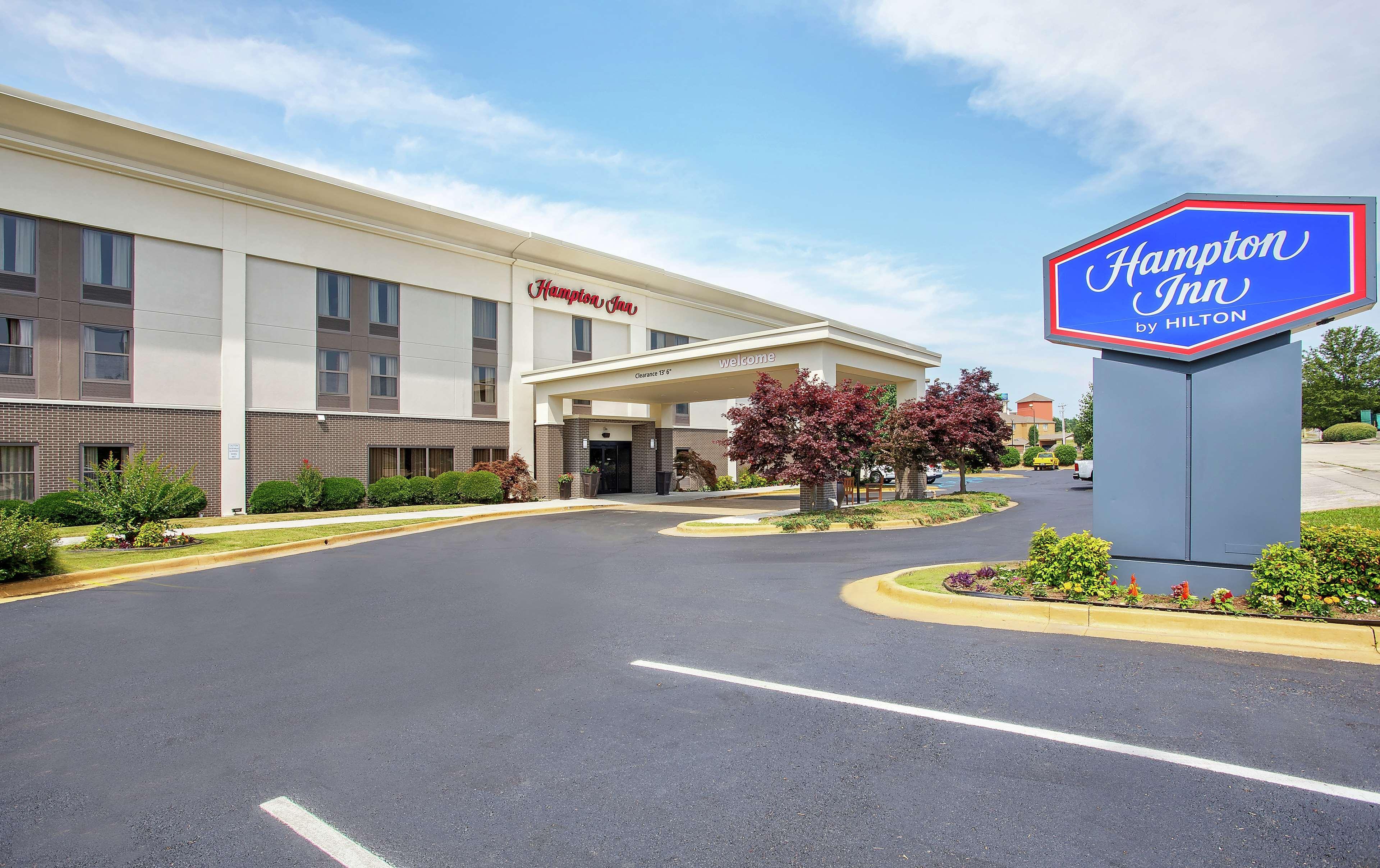 Hampton Inn Кълман Екстериор снимка