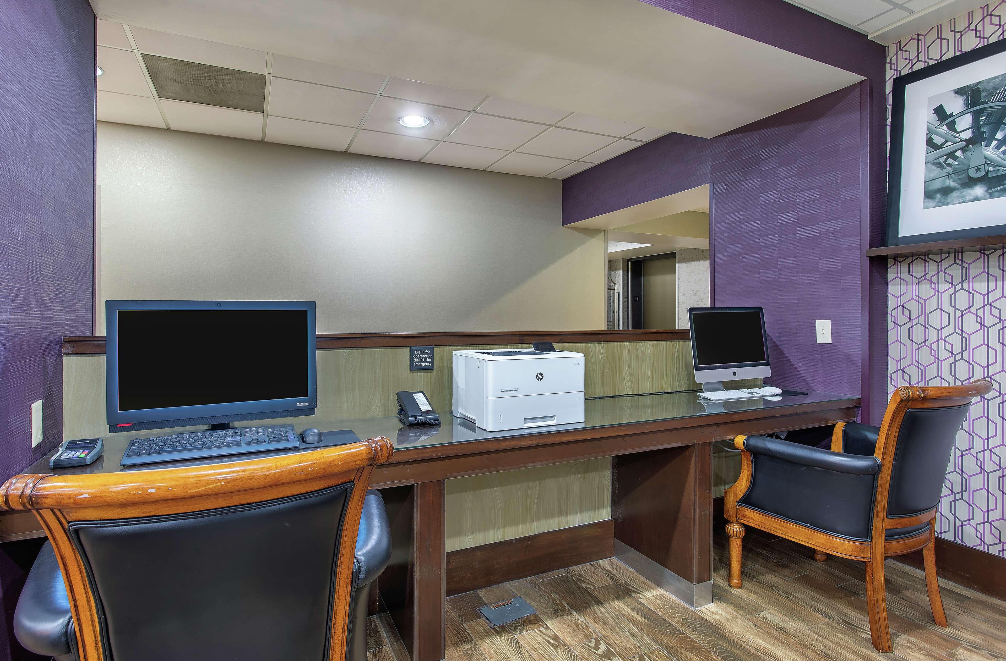 Hampton Inn Кълман Екстериор снимка