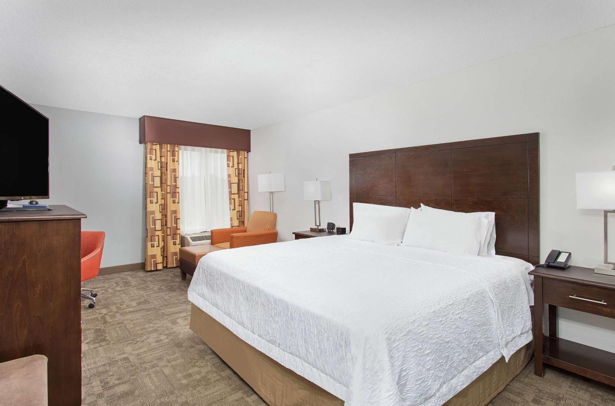 Hampton Inn Кълман Екстериор снимка