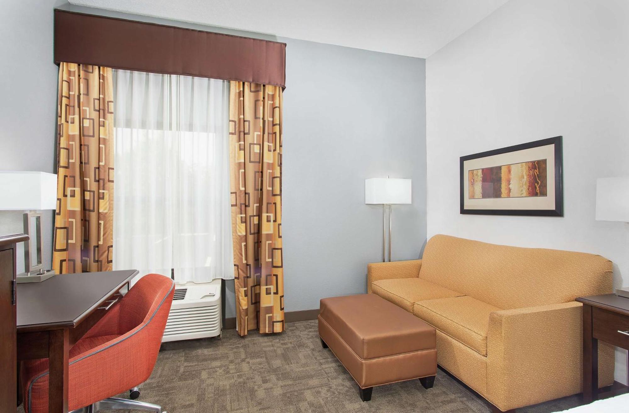 Hampton Inn Кълман Екстериор снимка