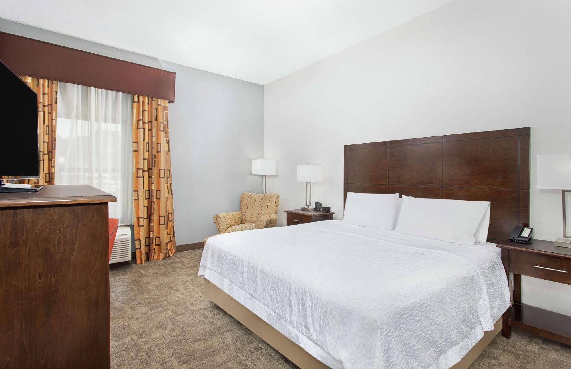 Hampton Inn Кълман Екстериор снимка