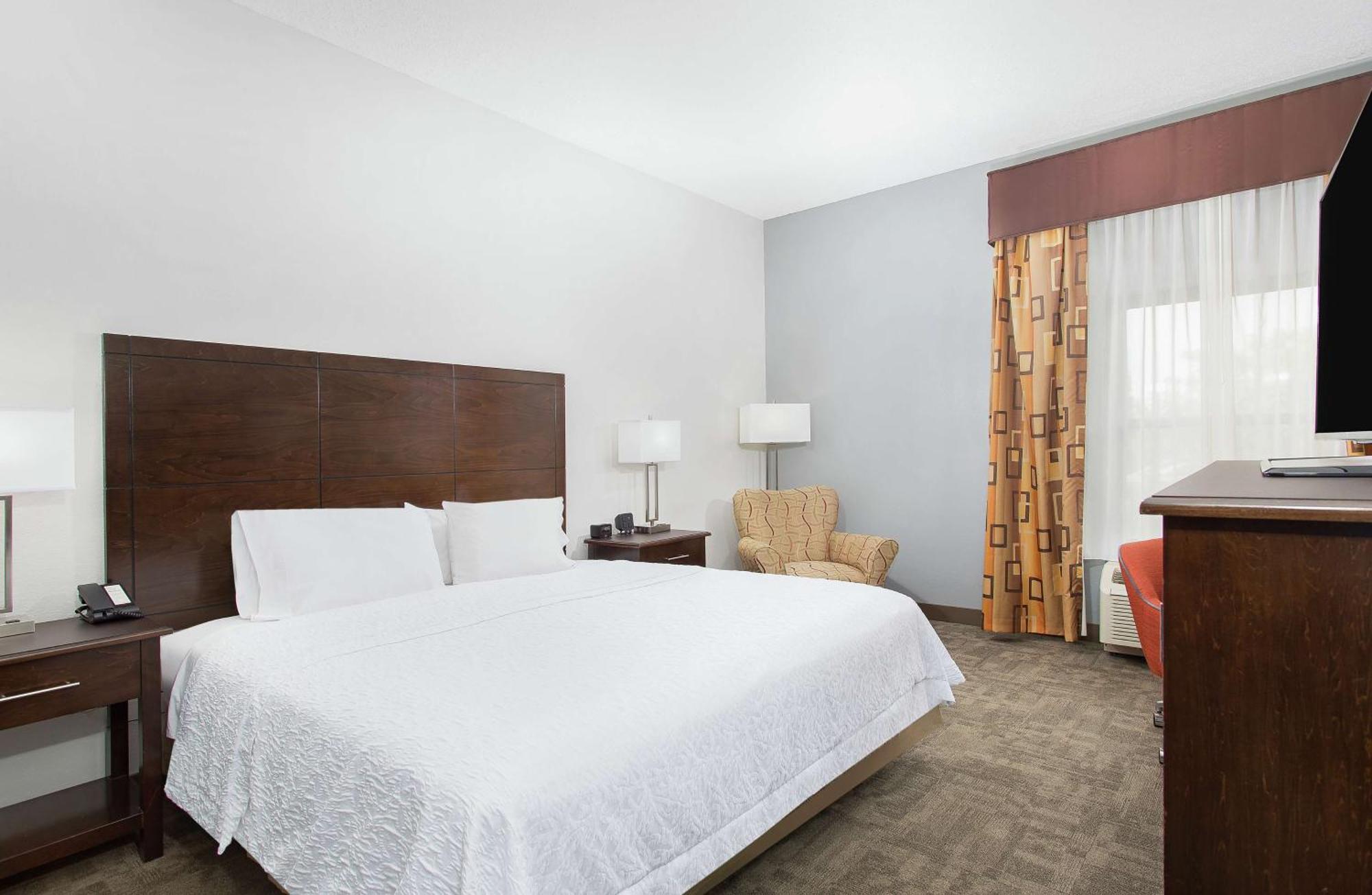 Hampton Inn Кълман Екстериор снимка