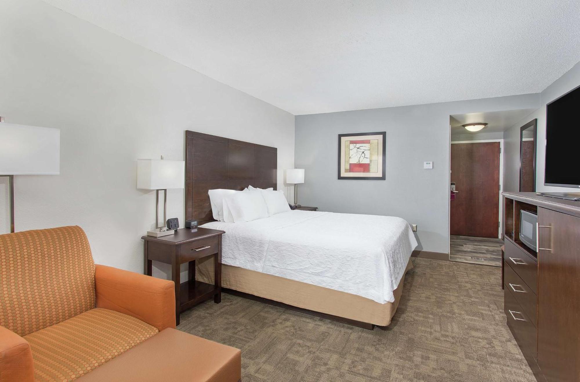 Hampton Inn Кълман Екстериор снимка