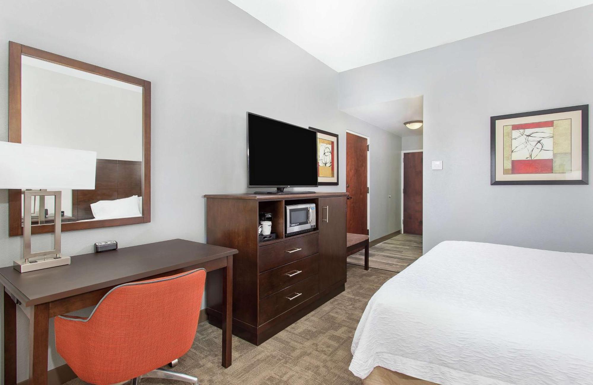 Hampton Inn Кълман Екстериор снимка